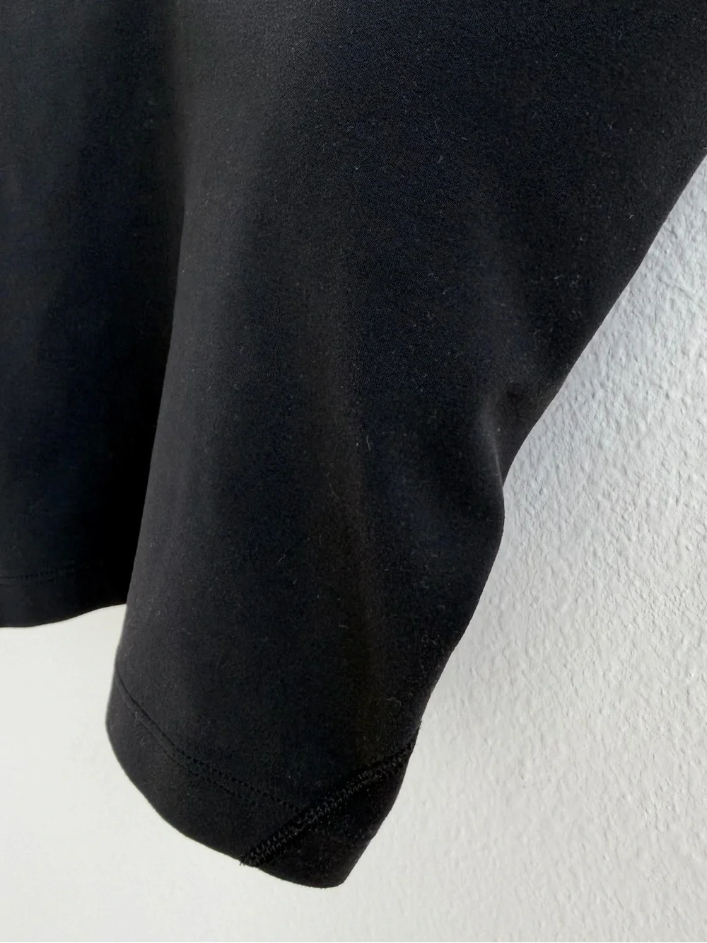 Lululemon Black Cropped Tank Top Size 4 Scoop Neck Workout Yoga